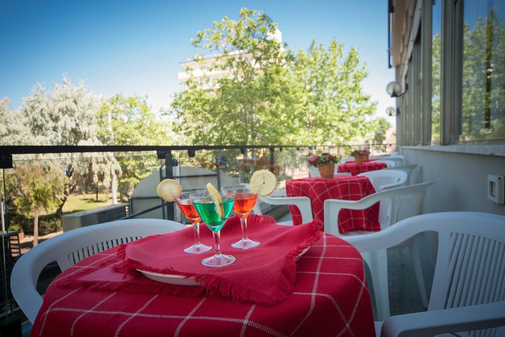 Hotel Madison Riccione Dış mekan fotoğraf
